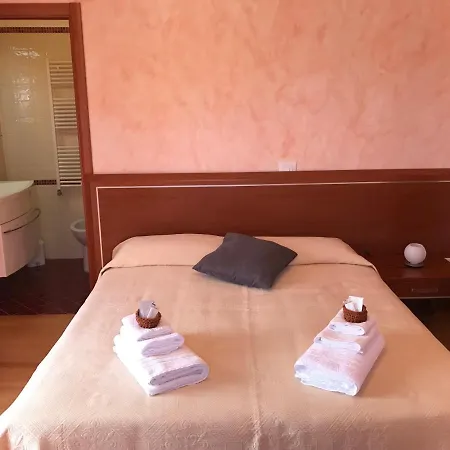Della Corte 3*